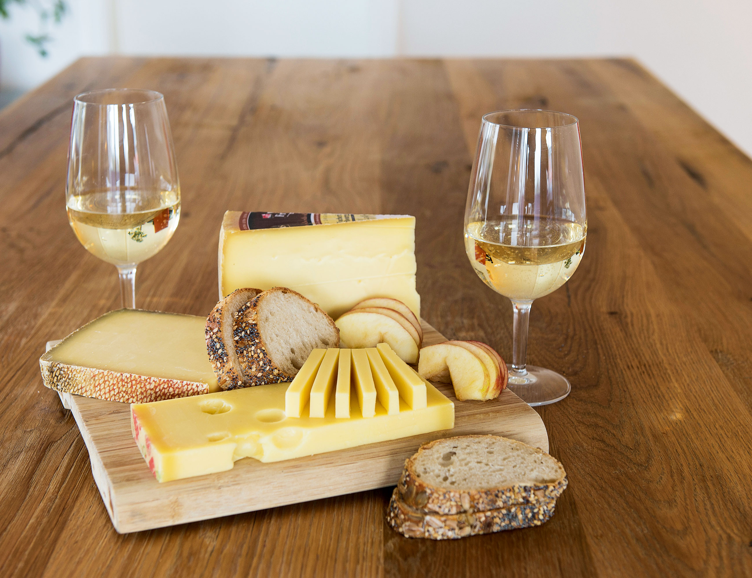 Schweizer Wein und Käse: eine glückliche Heirat